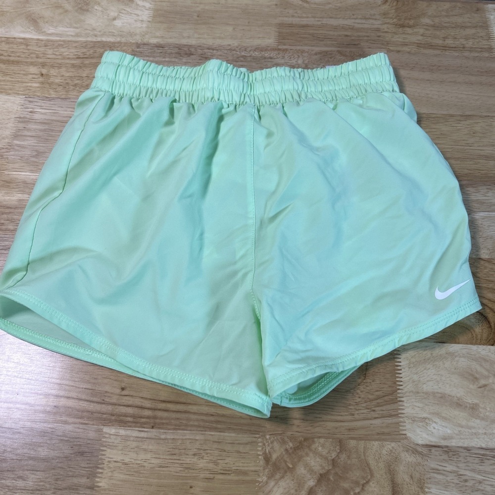 Nike Girls Dri-FIT One High-Waisted Woven Training Shorts M Vapor Green DX4967